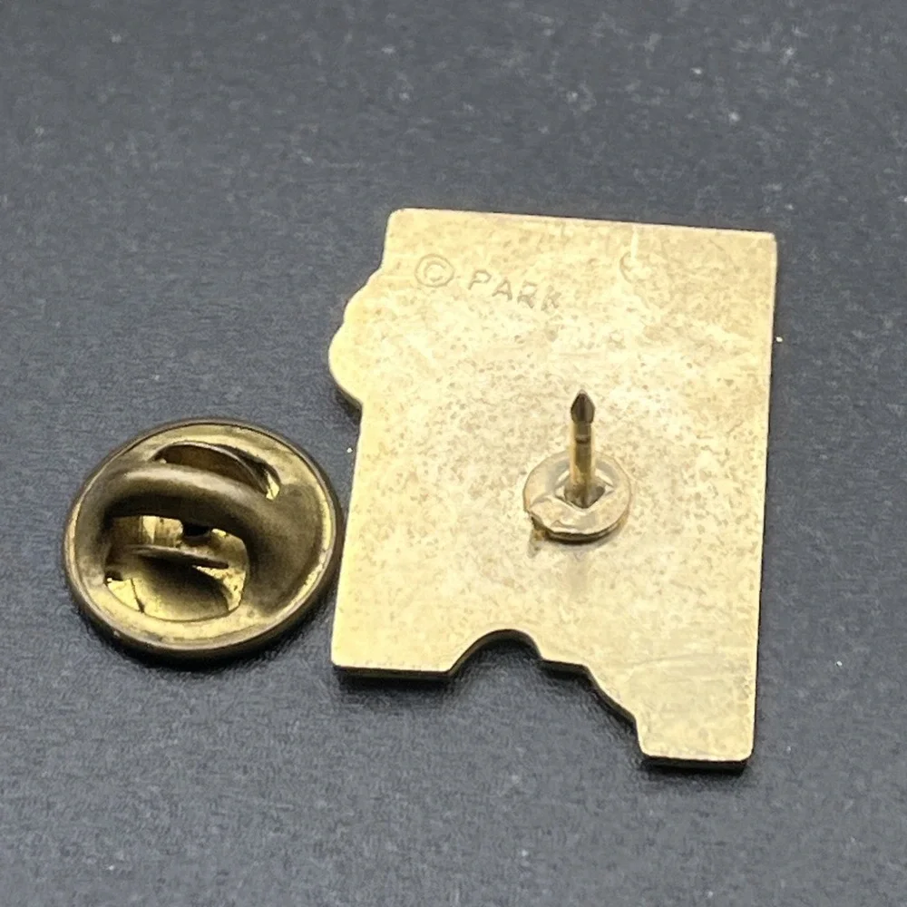 Yellowstone National Park‎ Wyoming Old Faithful Geyser USA Lapel Hat Pin